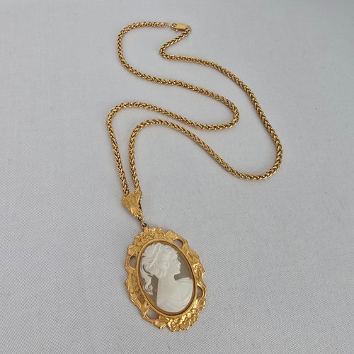 Vintage Gold Tone Cameo Pendant Necklace