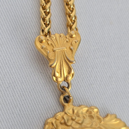 Vintage Gold Tone Cameo Pendant Necklace