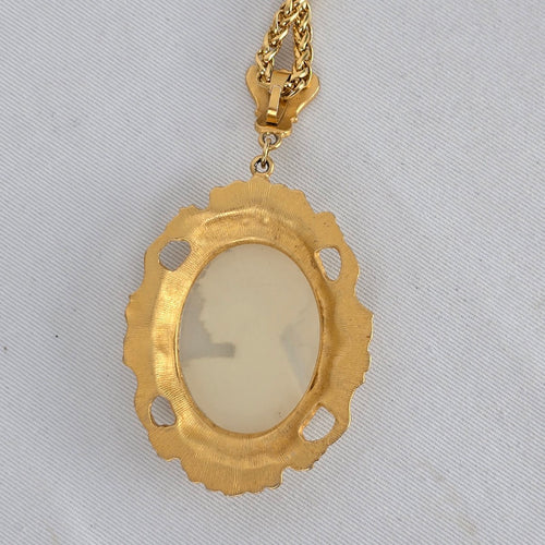 Vintage Gold Tone Cameo Pendant Necklace