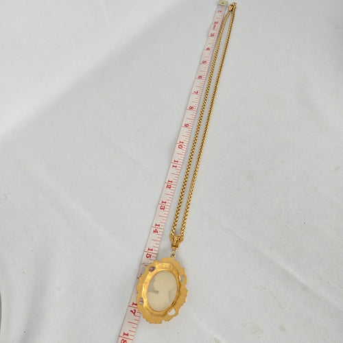 Vintage Gold Tone Cameo Pendant Necklace
