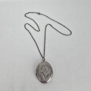 Vintage Silver Tone Oval Photo Locket Necklace Engraved Floral Design