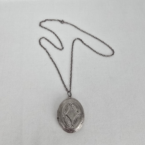 Vintage Silver Tone Oval Photo Locket Necklace Engraved Floral Design