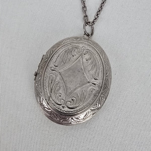 Vintage Silver Tone Oval Photo Locket Necklace Engraved Floral Design
