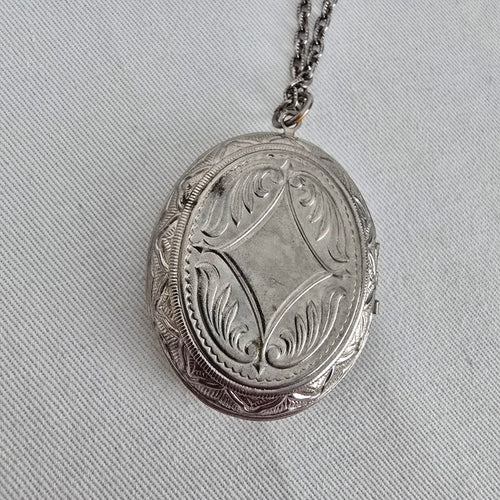 Vintage Silver Tone Oval Photo Locket Necklace Engraved Floral Design