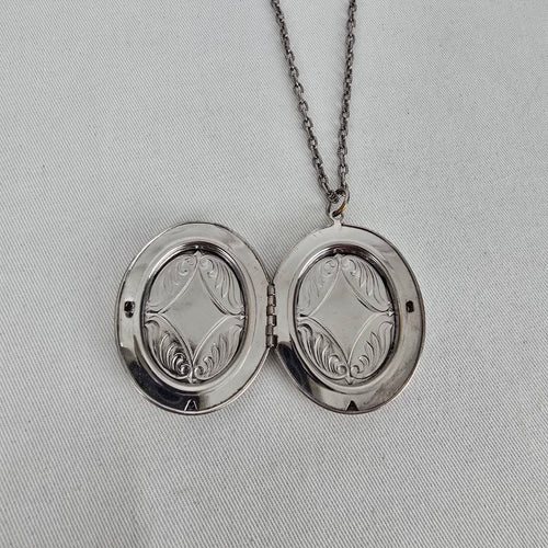 Vintage Silver Tone Oval Photo Locket Necklace Engraved Floral Design