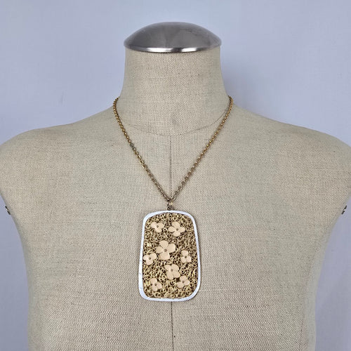 Vintage Gold Tone Floral Filigree Pendant Necklace
