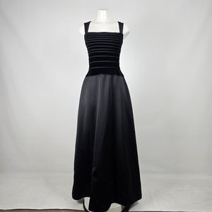 Holt Renfrew Black Velvet Satin Formal Gown Size 10