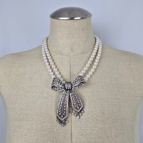 Sweet Romance Faux Pearl Bow Statement Necklace