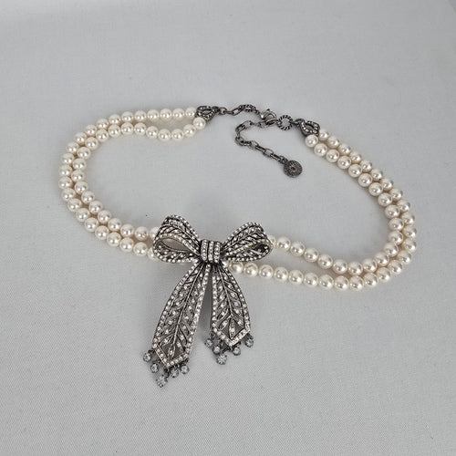 Sweet Romance Faux Pearl Bow Statement Necklace