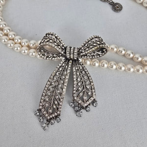 Sweet Romance Faux Pearl Bow Statement Necklace