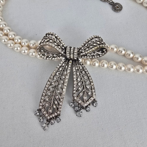 Sweet Romance Faux Pearl Bow Statement Necklace