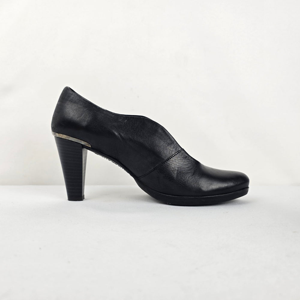 Hispanitas Black Leather High-Heel Shoe Booties Size 8