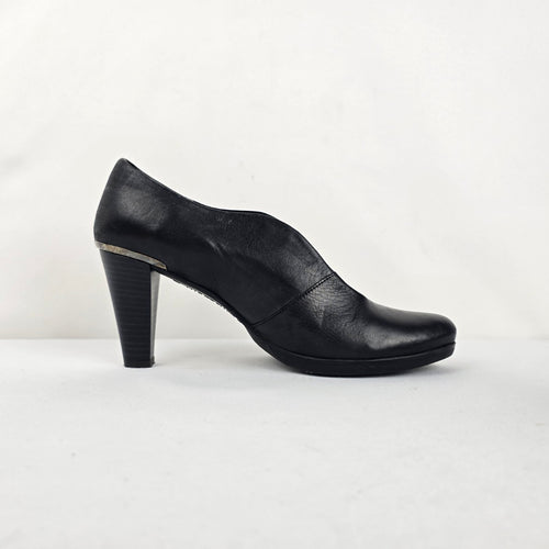 Hispanitas Black Leather High-Heel Shoe Booties Size 8