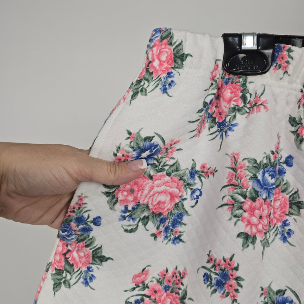 Northern Spirit Women's Quilted Floral Shorts White Pink Blue Elastic Waist Size L
