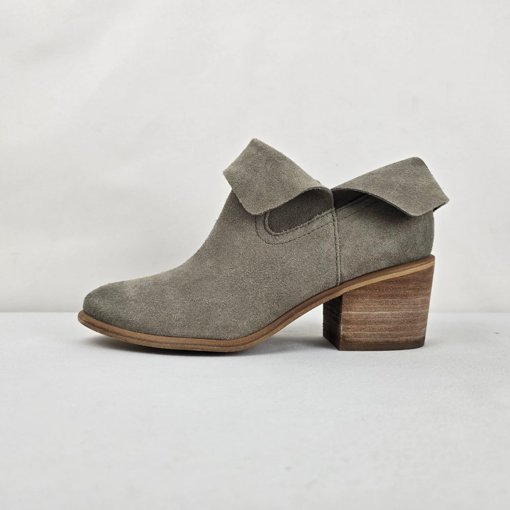 BP. Women's Suede Ankle Booties Taupe Block Heel Size 7