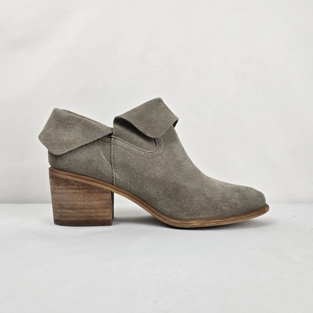 BP. Women's Suede Ankle Booties Taupe Block Heel Size 7