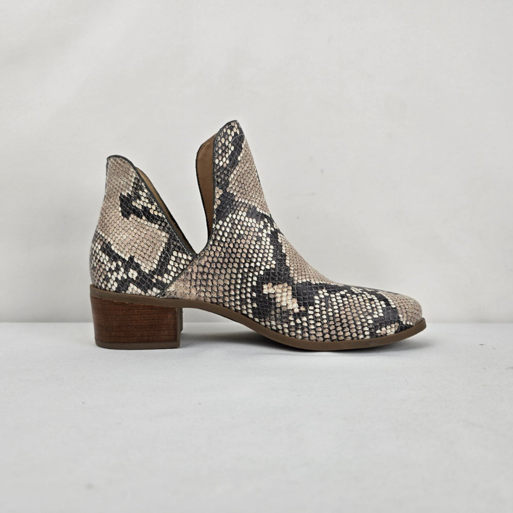 Coconuts by Matisse Beige Snake Print Ankle Boots Women's Size 6.5