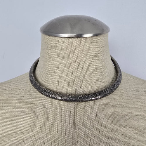 Vintage Style Silver Tone Engraved Hasli Torque Choker Necklace