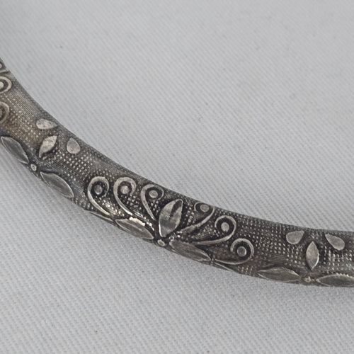 Vintage Style Silver Tone Engraved Hasli Torque Choker Necklace
