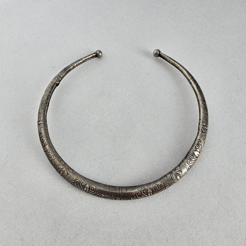 Vintage Style Silver Tone Engraved Hasli Torque Choker Necklace