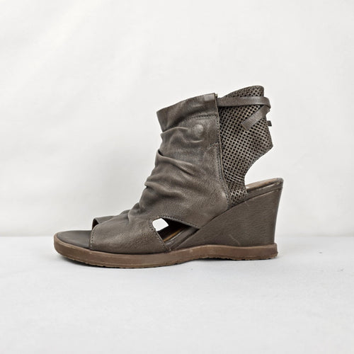MJUS Taupe Leather Peep Toe Wedge Sandals Size US 6.5