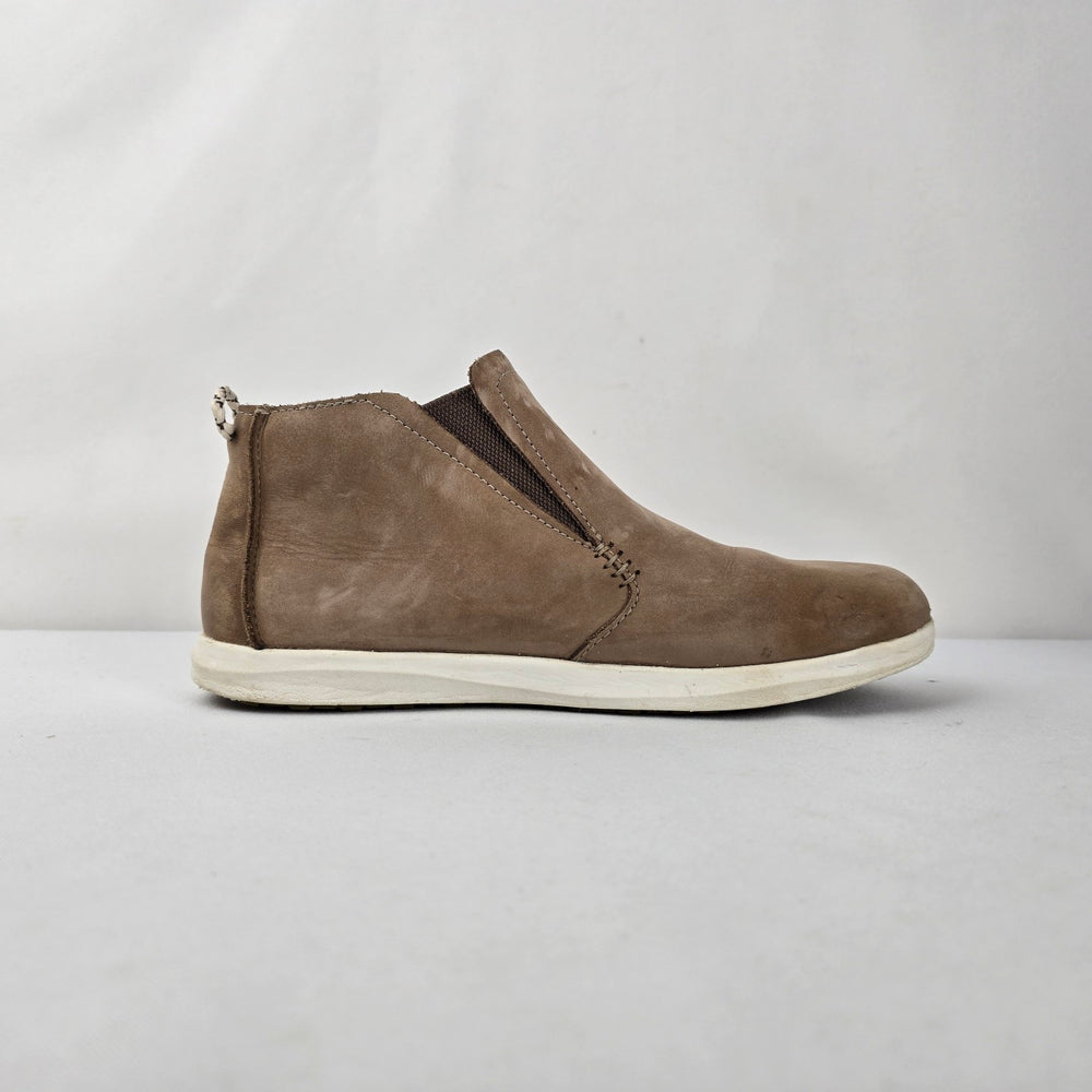 OluKai Hawaiʻiloa Manu Hope Women’s Bootie. size 7.5