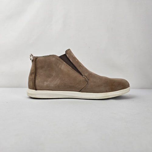 OluKai Hawaiʻiloa Manu Hope Women’s Bootie. size 7.5