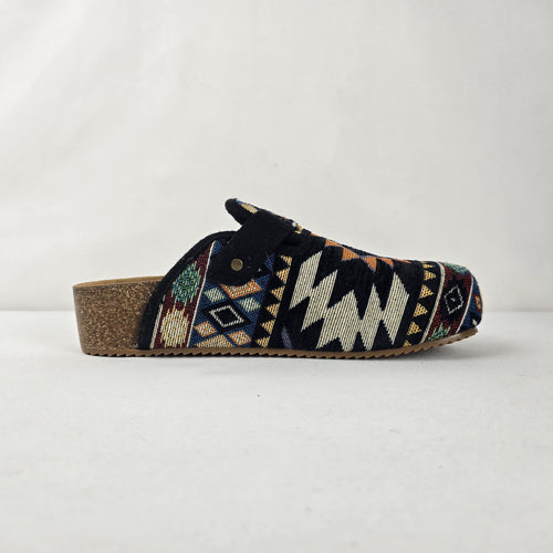 Dirty Laundry Magnolias Tapestry Clog Size 8.5