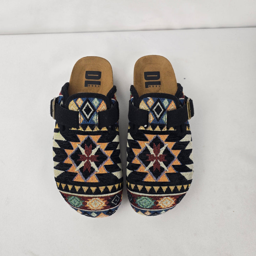 Dirty Laundry Magnolias Tapestry Clog Size 8.5