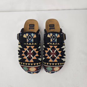 Dirty Laundry Magnolias Tapestry Clog Size 8.5