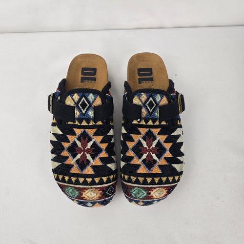 Dirty Laundry Magnolias Tapestry Clog Size 8.5