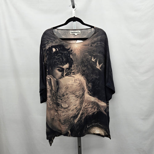 Market of Stars Love Conquers All Graphic Luxe Tee L/XL