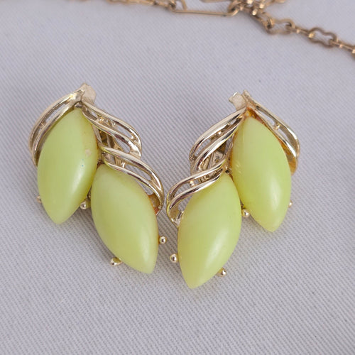 Vintage Thermoset Demi-Parure — Citron Leaf Collar Necklace & Clip On Earrings