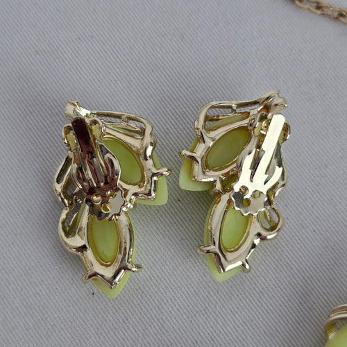Vintage Thermoset Demi-Parure — Citron Leaf Collar Necklace & Clip On Earrings