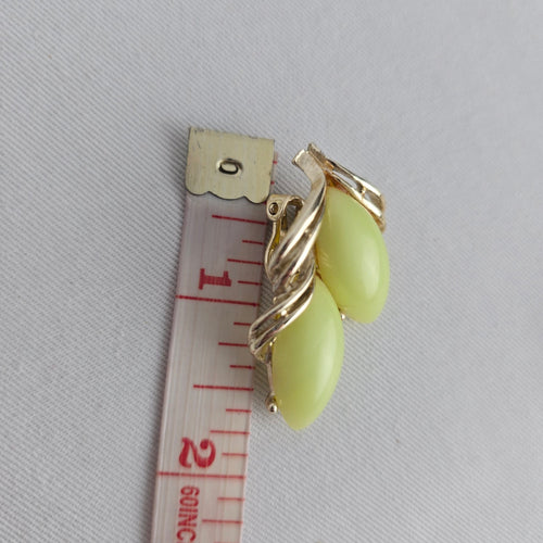Vintage Thermoset Demi-Parure — Citron Leaf Collar Necklace & Clip On Earrings