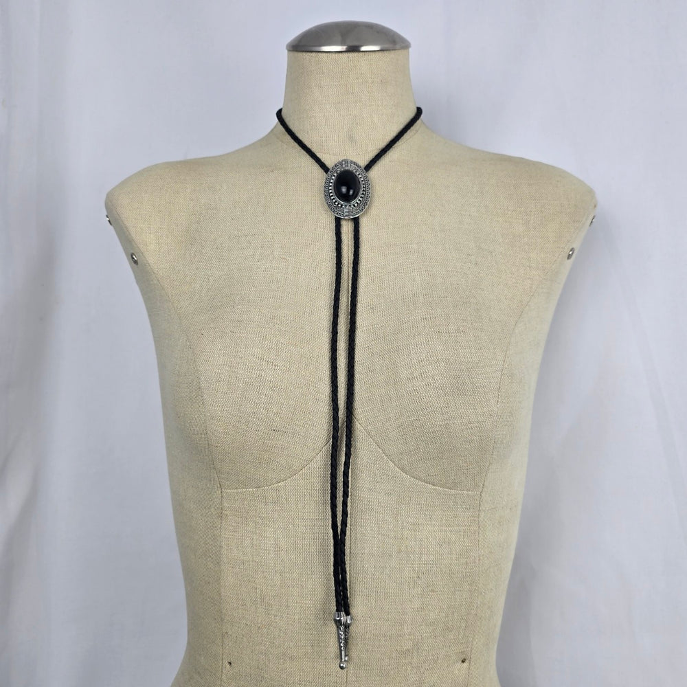 Black Oval Stone Western Bolo Tie – Antique Silver-Tone Concho