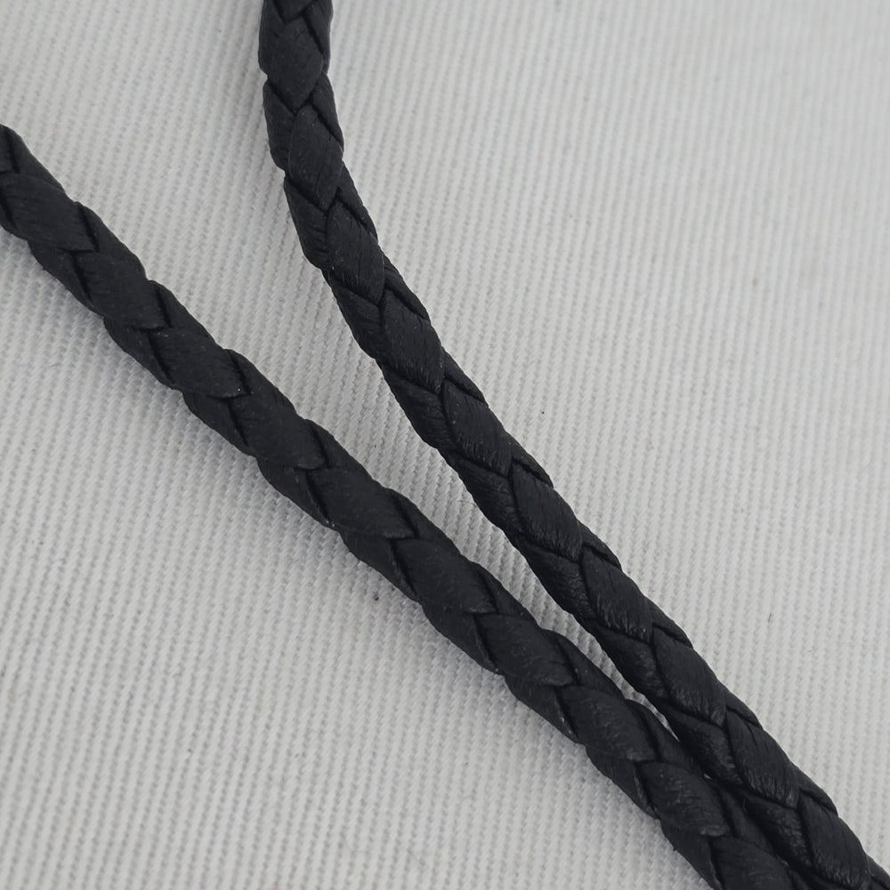 Black Oval Stone Western Bolo Tie – Antique Silver-Tone Concho