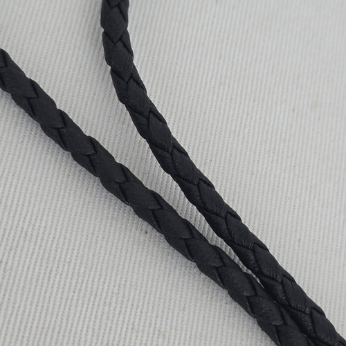Black Oval Stone Western Bolo Tie – Antique Silver-Tone Concho