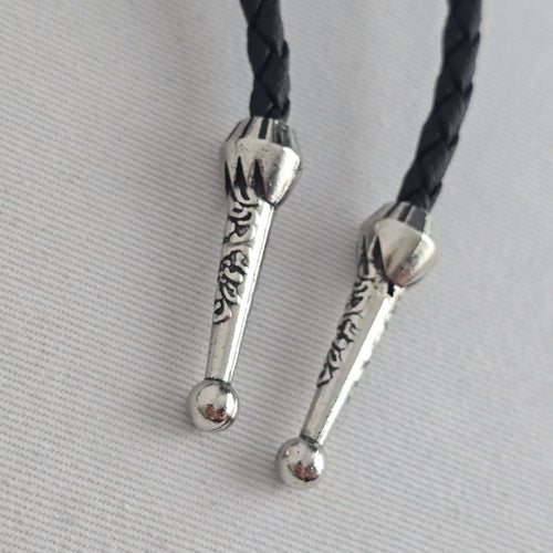Black Oval Stone Western Bolo Tie – Antique Silver-Tone Concho