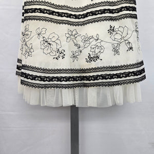 BCBGMAXAZRIA Ivory & Black Floral Embroidered Lace Midi Dress – Size 2