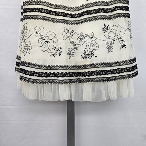 BCBGMAXAZRIA Ivory & Black Floral Embroidered Lace Midi Dress – Size 2