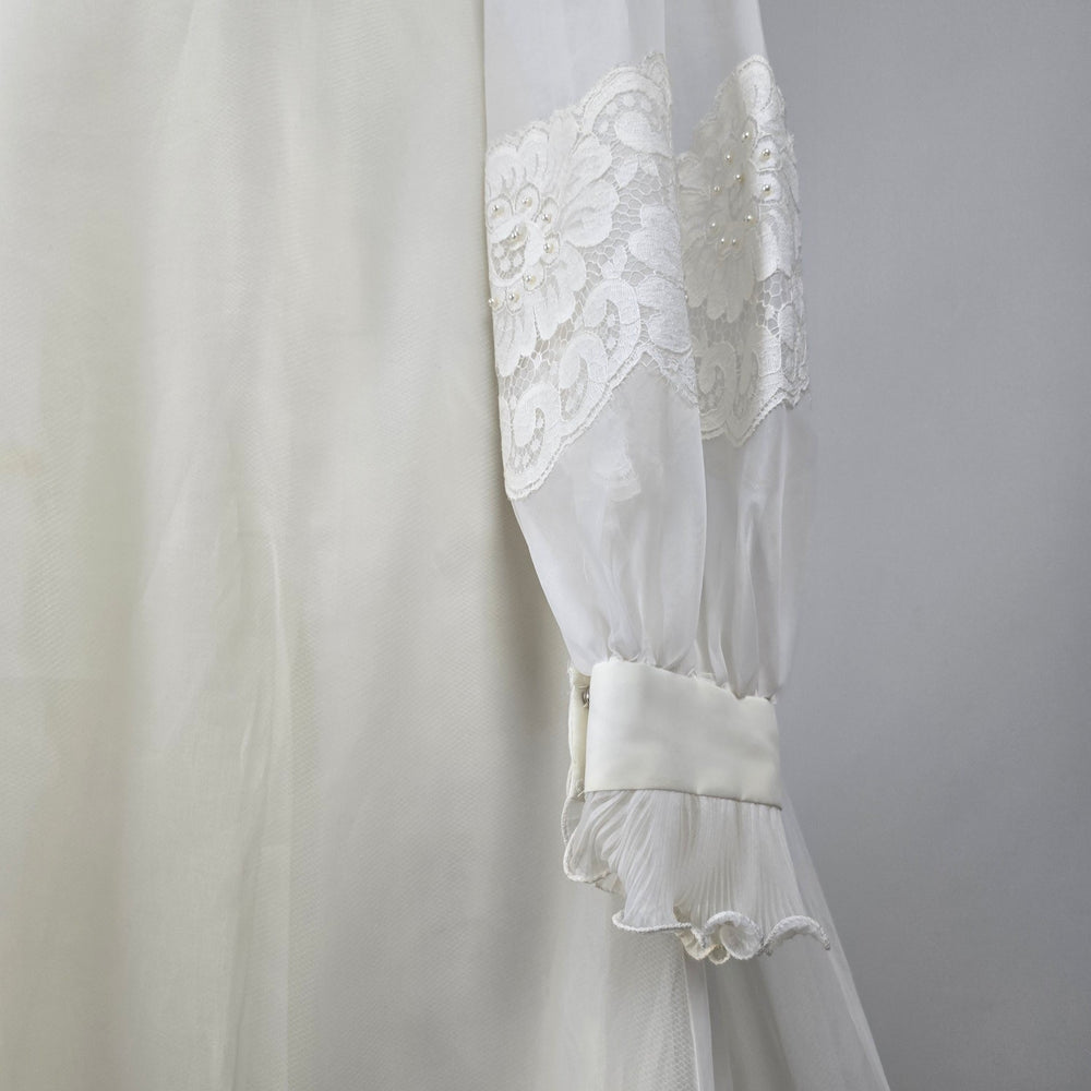 Vintage Party Time Fashions Ivory Lace Ruffle Wedding Gown with Train - Size XS-S