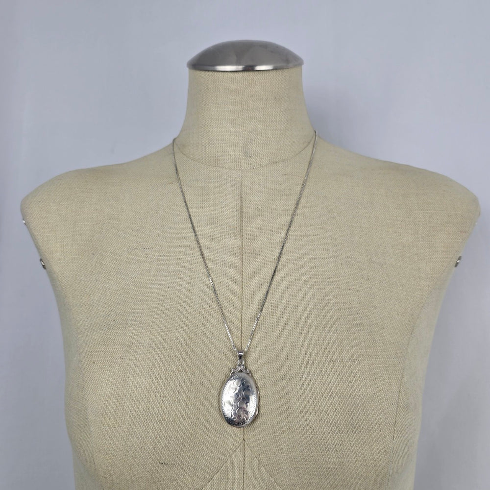 Vintage Burkhardt/Birks Sterling Silver Engraved Oval Locket Necklace – 925 Italy Chain