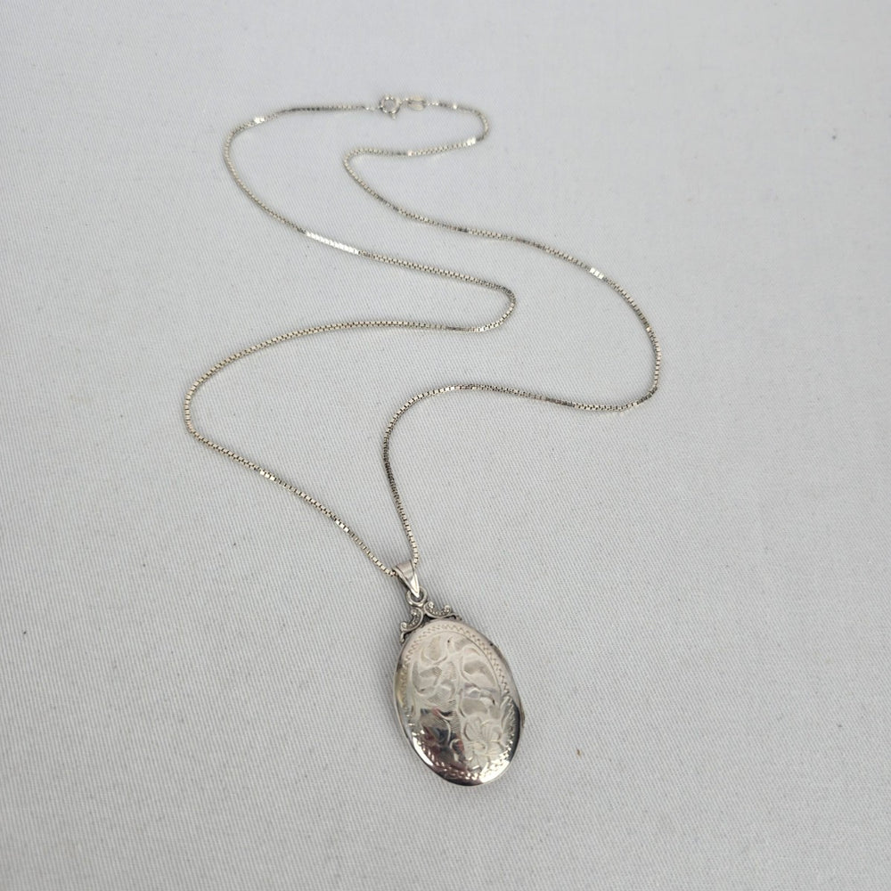 Vintage Burkhardt/Birks Sterling Silver Engraved Oval Locket Necklace – 925 Italy Chain