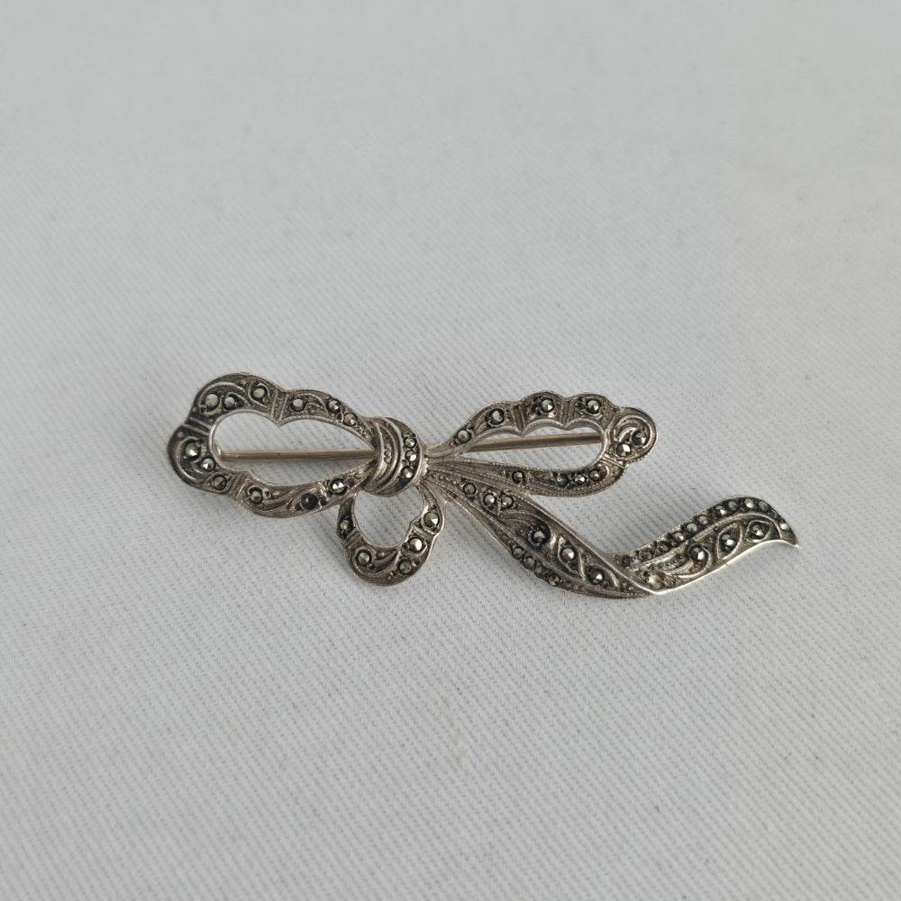 Vintage Danecraft Sterling Silver Marcasite Bow Ribbon Brooch Pin