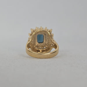 Vintage Gold-Tone Green Stone Rhinestone Halo Statement Ring Size 6