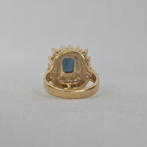 Vintage Gold-Tone Green Stone Rhinestone Halo Statement Ring Size 6