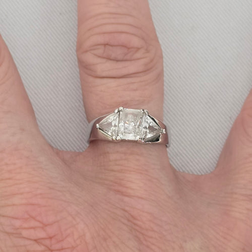 Vintage 925 Sterling Silver Clear CZ Three-Stone Ring Size 8