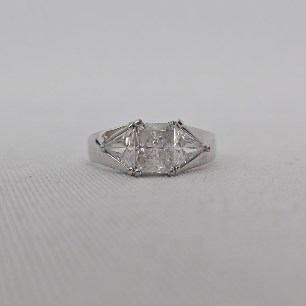 Vintage 925 Sterling Silver Clear CZ Three-Stone Ring Size 8