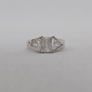 Vintage 925 Sterling Silver Clear CZ Three-Stone Ring Size 8